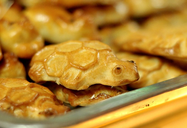 Những hàng bánh Trung thu đúng chất cổ truyền và mang đậm hương vị xưa tại Hà Nội - Ảnh 16.