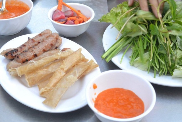 British journalist overwhelmed by Nha Trang cuisine: Simple dishes but great taste!  - Photo 2.