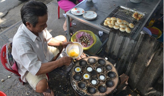 British journalist overwhelmed by Nha Trang cuisine: Simple dishes but great taste!  - Photo 3.