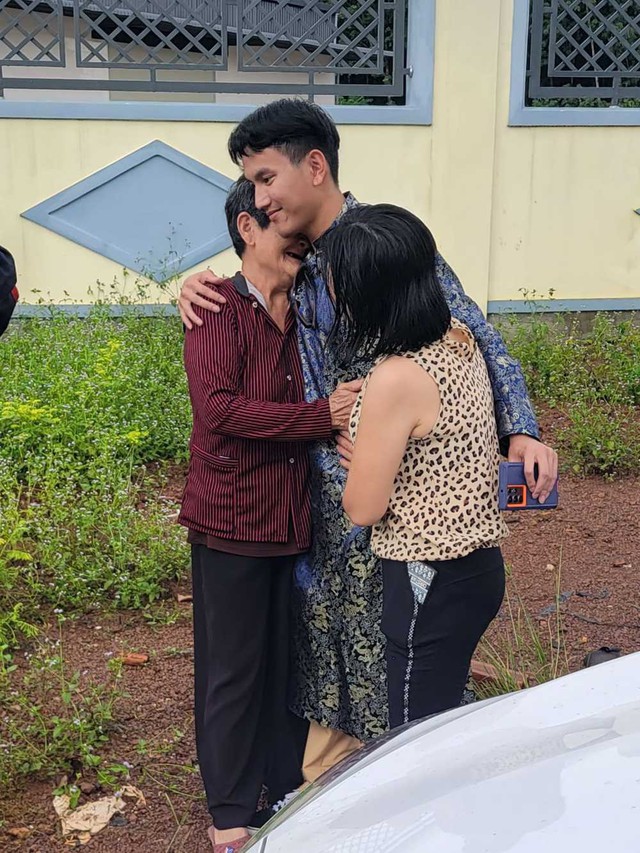 Cuộc hồi hương sau 16 năm của cậu bé gốc Việt có khối u che nửa mặt được mẹ Mỹ nhận nuôi - Ảnh 8.