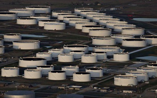 Giá dầu bất ngờ sụt mạnh
