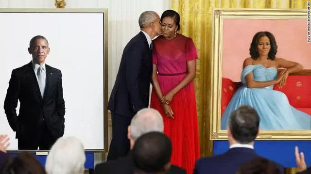 Ngày trở lại Nhà Trắng đầy cảm xúc của vợ chồng ông Obama - Ảnh 2.