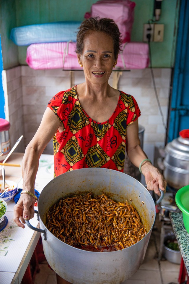 Xôi cá - món ăn cực lạ nhưng lại vô cùng quen thuộc vào mỗi sáng của người dân tại xứ biển Nha Trang - Ảnh 10.