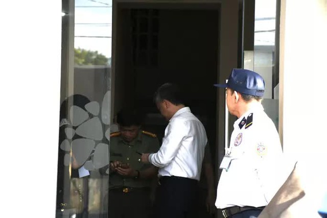 Nóng: Vừa xảy ra vụ cướp ở Ngân hàng, Thiếu tướng Nguyễn Sỹ Quang tới hiện trường - Ảnh 3.