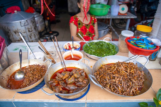 Xôi cá - món ăn cực lạ nhưng lại vô cùng quen thuộc vào mỗi sáng của người dân tại xứ biển Nha Trang - Ảnh 9.