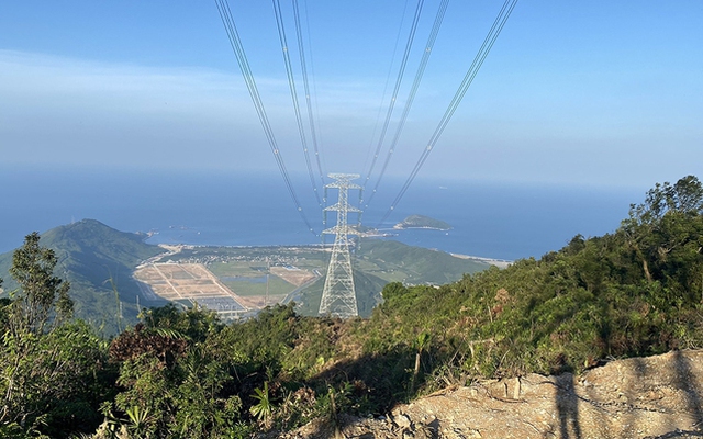 Đường dây 500 kV mạch 3 vừa được EVNNPT hoàn thành, đóng điện - Ảnh: VGP/Toàn Thắng