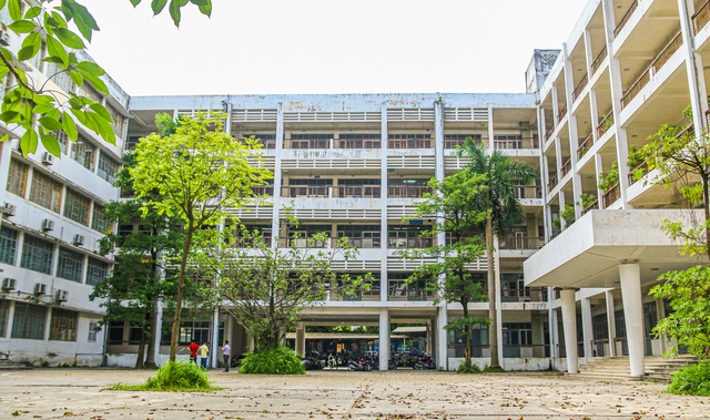 Trường đại học rộng nhất trung tâm Hà Nội, sinh viên phải tra bản đồ để tìm đường - Ảnh 2. Trường đại học rộng nhất trung tâm Hà Nội, sinh viên phải tra bản đồ để tìm đường - Ảnh 2.
