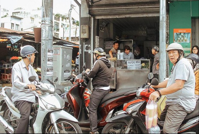 4 shops selling water for more than a decade in Ho Chi Minh City: Still keeping the same taste, customers wait in long queues to buy - Photo 2.