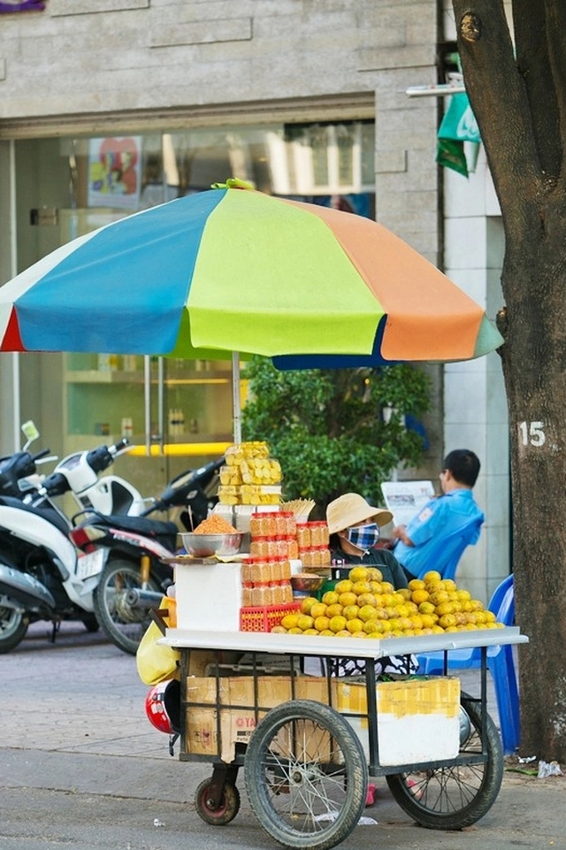 In the eyes of foreign tourists, these are things that can only be found on the streets of Vietnam - Photo 5.
