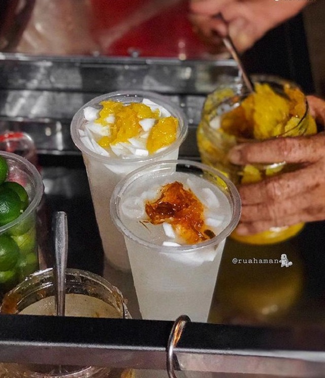 4 water shops selling for more than a decade in Ho Chi Minh City: Still keeping the same taste, customers wait in long queues to buy - Photo 10.