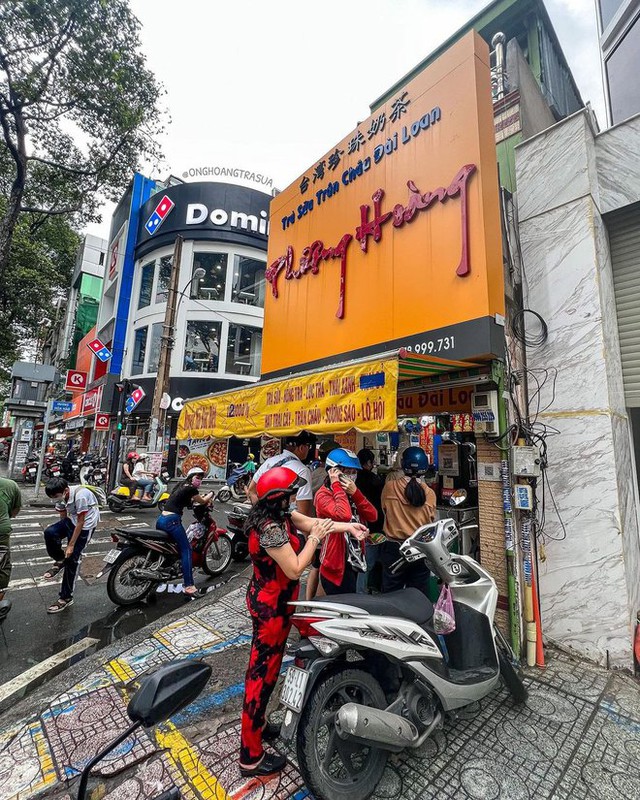 4 quán nước bán hơn chục năm ở TP.HCM: Vẫn giữ nguyên hương vị, khách xếp hàng dài chờ mua - Ảnh 13. 4 quán nước bán hơn chục năm ở TP.HCM: Vẫn giữ nguyên hương vị, khách xếp hàng dài chờ mua - Ảnh 13.