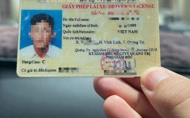 Bị kiểm điểm vì trả nhầm bằng lái xe vi phạm trước thời hạn Bị kiểm điểm vì trả nhầm bằng lái xe vi phạm trước thời hạn