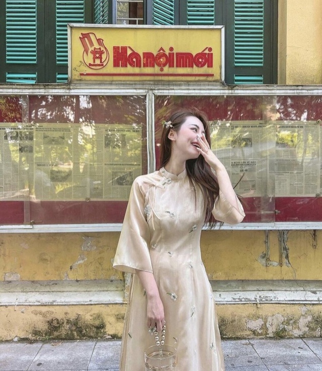  Những toạ độ chụp áo dài Tết siêu đẹp ở Hà Nội để có bộ ảnh rực rỡ đón mừng năm mới đến - Ảnh 5.