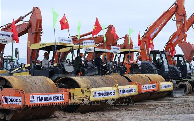 Máy công trình thi công dự án đường bộ cao tốc Bắc - Nam phía Đông đoạn Quảng Ngãi - Hoài Nhơn tại Lễ khởi công dự án thành phần tuyến đường bộ cao tốc Bắc - Nam phía Đông giai đoạn II (2021 - 2025). Ảnh minh họa: Dương Giang/TTXVN