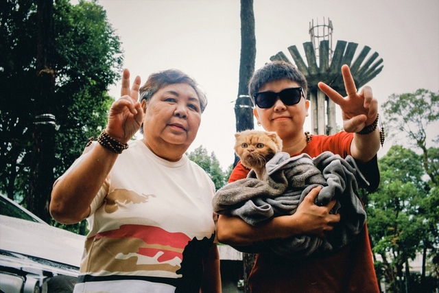 Hành trình xuyên Việt về nhà ăn Tết của giảng viên đại học U80 và con gái - Ảnh 1.