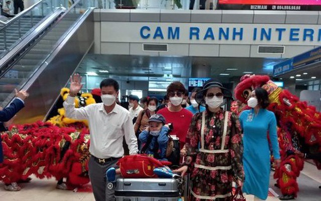 Cảng hàng không Quốc tế Cam Ranh đón khách nước ngoài đến du lịch Nha Trang, Khánh Hòa. Ảnh: Công Hoan
