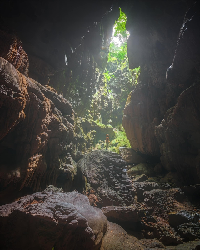 What's in Hung Thong, a new natural cave system has been exploited to welcome tourists in Quang Binh - Photo 5.