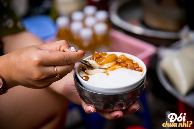 Filled with delicious food at 284 Le Van Sy dining alley, where the famous sugar tofu truck was once - Photo 18.