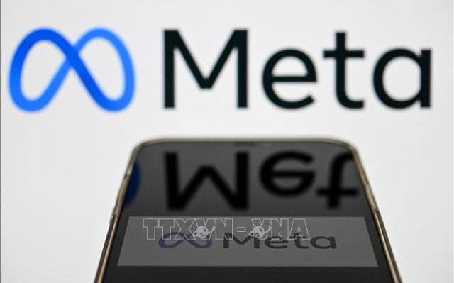 Biểu tượng Meta trên màn hình điện thoại ở Moskva, Nga. Ảnh minh họa: AFP/TTXVN