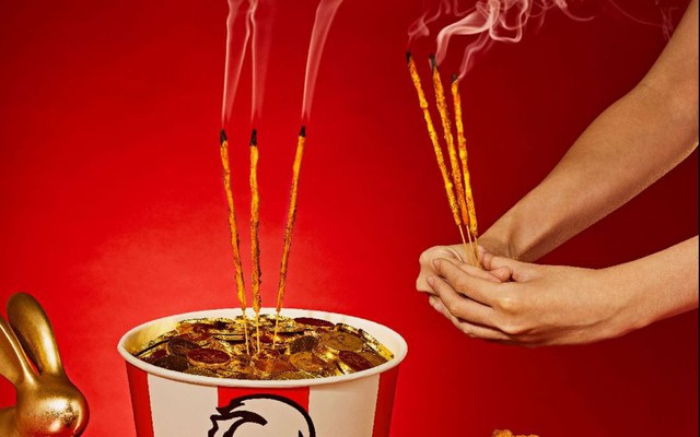 'Gà nhang khói' - sản phẩm độc lạ KFC Thái Lan dành riêng cho dịp Tết khiến dư luận xôn xao loại này nên hít hay nên nhai