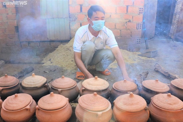 Ảnh: Đưa cá kho làng Vũ Đại lên Tây Nguyên, thu trăm triệu mỗi mùa Tết - Ảnh 1.