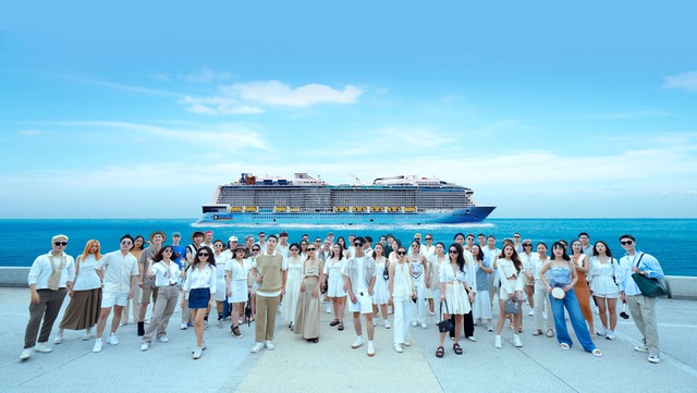 Chi đậm 3 tỷ cho tiệc tất niên, công ty tri ân và gắn kết nhân viên bằng chuyến nghỉ dưỡng trên siêu du thuyền Singapore - Ảnh 1.