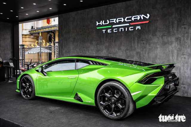 Lamborghini Huracan Tecnica giá từ 19 tỉ đồng trên phố Hà Nội - Ảnh 3.