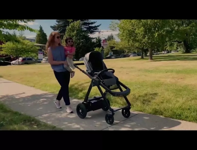 Độc lạ xe đẩy em bé tự động bằng công nghệ AI - Ảnh 2.