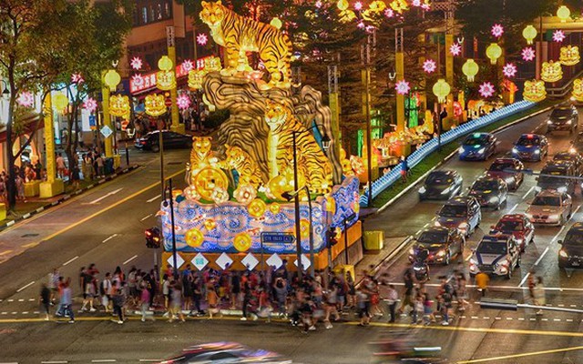 Những chú hổ rực sáng ở Singapore để chào đón năm mới. Ảnh: Straittimes