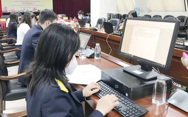 Một buổi giải đáp vướng mắc trực tuyến cho người nộp thuế của Cục Thuế thành phố Hà Nội.