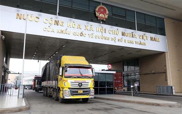 Trong 10 ngày đầu năm 2023, hàng hóa xuất nhập khẩu qua cửa khẩu đường bộ số 2 Kim Thành (tỉnh Lào Cai) được thông quan khá nhanh chóng, thuận lợi.