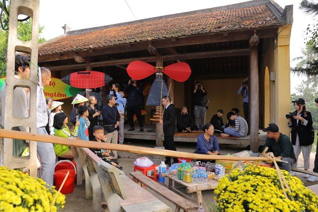 Trải nghiệm Tết Việt hút khách quốc tế tại làng cổ Đường Lâm - Ảnh 1.