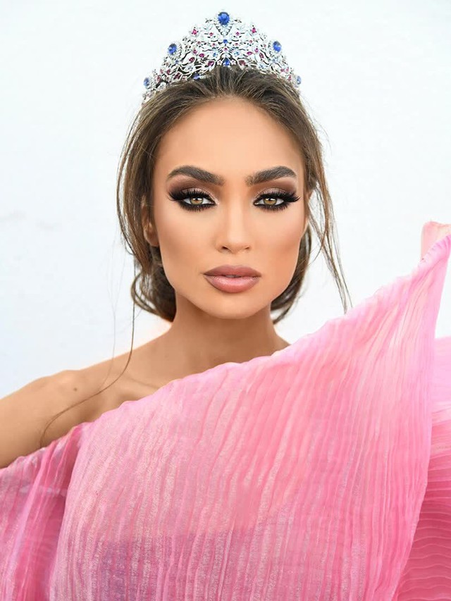 Tân Miss Universe 2022: Nhan sắc cuốn hút nhưng từng gây tranh cãi với cáo buộc gian lận tại đấu trường nhan sắc - Ảnh 6.