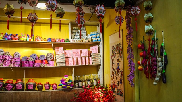 The Imperial Citadel of Thang Long recreates the worship tables and series of experiences towards the old New Year, many young families come to learn to display them at home - Photo 9.