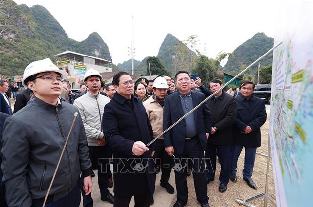 Thủ tướng Phạm Minh Chính khảo sát các dự án hạ tầng tại tỉnh Cao Bằng - Ảnh 2.