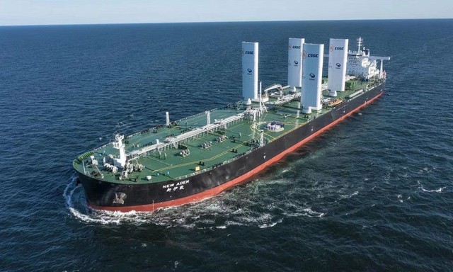 Nhờ hạm đội siêu tàu của quốc gia thân thiện đến từ châu Á, Nga vẫn bán được hàng triệu thùng dầu, chẳng lo thiếu người vận chuyển - Ảnh 1.