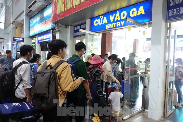 Trưa 25 tháng Chạp, ga Sài Gòn chật ních hành khách về quê đón Tết - Ảnh 5.
