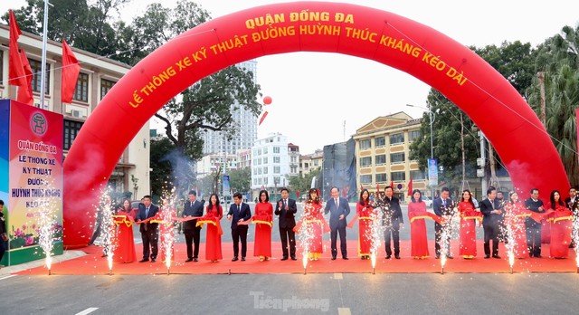 Cận cảnh thông xe tuyến đường hơn 340 tỉ đồng ở Hà Nội - Ảnh 1.
