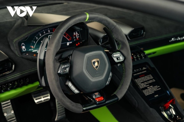 Cận cảnh Lamborghini Huracan Tecnica giá gần 20 tỷ đồng tại Hà Nội - Ảnh 9.