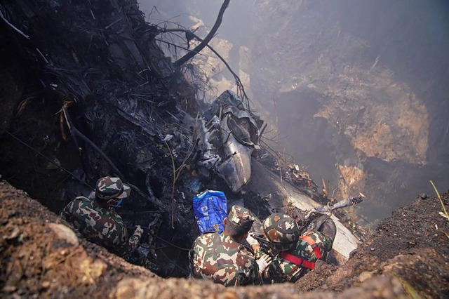 Toàn cảnh vụ máy bay rơi ở Nepal: Vụ tai nạn hàng không thảm khốc nhất trong 30 năm - Ảnh 4.