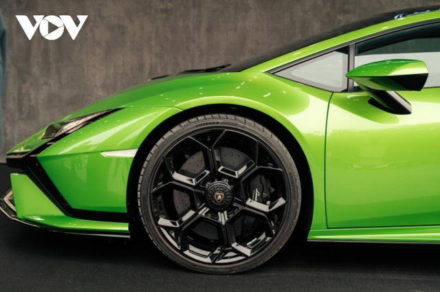Cận cảnh Lamborghini Huracan Tecnica giá gần 20 tỷ đồng tại Hà Nội - Ảnh 5.