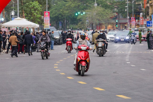Cận cảnh thông xe tuyến đường hơn 340 tỉ đồng ở Hà Nội - Ảnh 5.