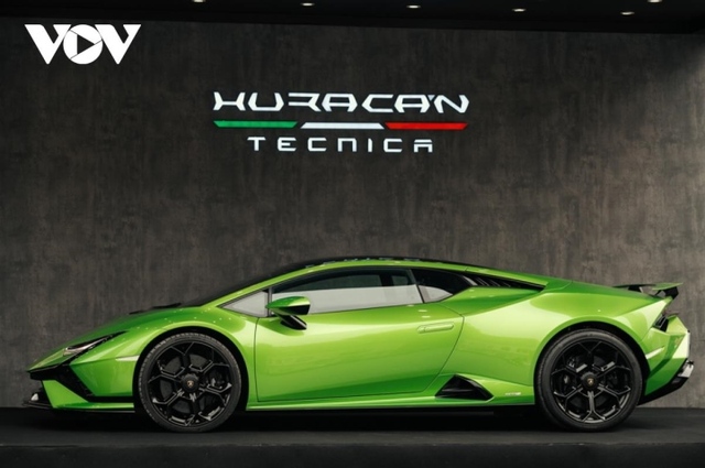 Cận cảnh Lamborghini Huracan Tecnica giá gần 20 tỷ đồng tại Hà Nội - Ảnh 2.