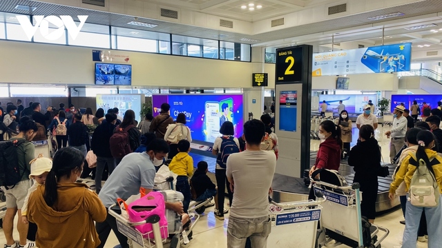 Hơn 75.000 lượt khách qua sân bay Nội Bài trong ngày 26 Tết - Ảnh 5.