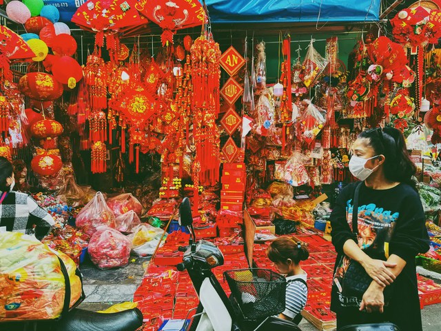 Hang Luoc flower market - A cultural rendezvous with the old Tet taste of the Ha Thanh people - Photo 9.