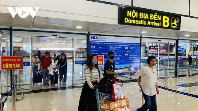 Hơn 75.000 lượt khách qua sân bay Nội Bài trong ngày 26 Tết - Ảnh 3.