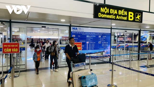 Hơn 75.000 lượt khách qua sân bay Nội Bài trong ngày 26 Tết - Ảnh 2.