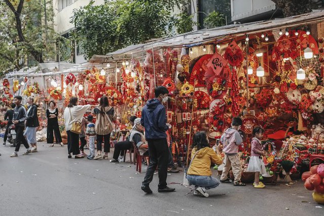Old New Year spaces in Hanoi are sought after by young people: Not only virtual living but also nostalgia for a time of grandparents - Photo 10.