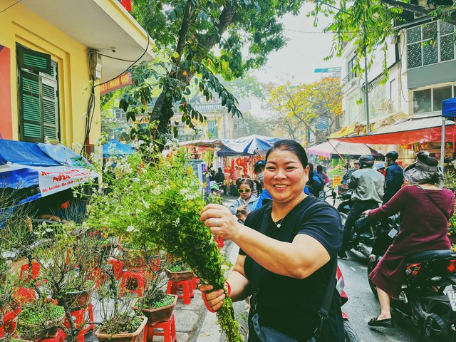 Hang Luoc flower market - A cultural rendezvous with the old Tet taste of the Ha Thanh people - Photo 17.