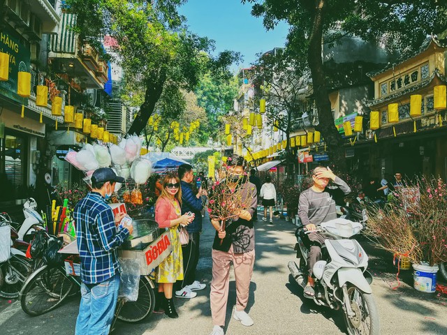 Hang Luoc flower market - A cultural rendezvous with the old Tet taste of the Ha Thanh people - Photo 16.